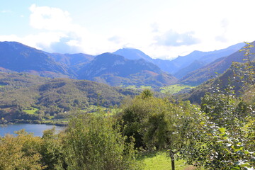 Paisaje monta&ntilde;oso