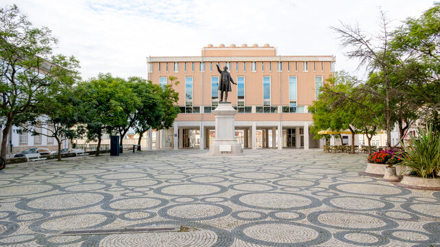 Statue in Praca da Republica in Aveiro city center