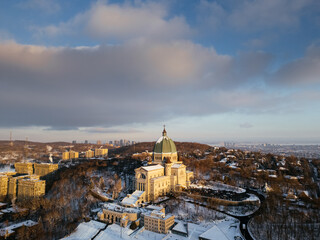 Obraz premium Aerial view of St. Josephs Oratory of Mount Royal at Sunset in winter. Montreal, Quebec, Canada