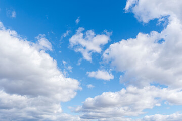 Obraz premium 冬の朝の青空と白いふわふわの雲38