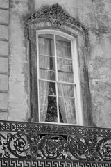 Charleston, South Carolina: Ornate window and iron balcony.