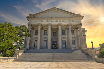 United States Custom House, Charleston: Grand building, dramatic sky.