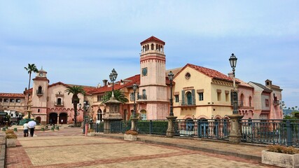 和歌山マリーナシティ青空と欧州風の建物