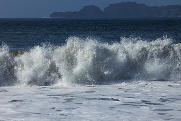 Powerful Ocean Waves Crashing on Shore