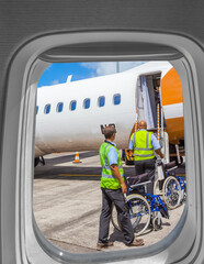 Accueil de personnes &agrave; mobilit&eacute; r&eacute;duite &agrave; la descente d&rsquo;un avion 