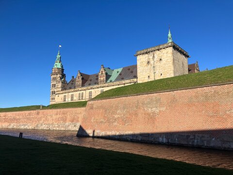 Scenic View of Kronborg Castle and Danish Flag in Helsing&oslash;r under a Clear Blue Sky &ndash; Hamlet&rsquo;s Castle Landmark