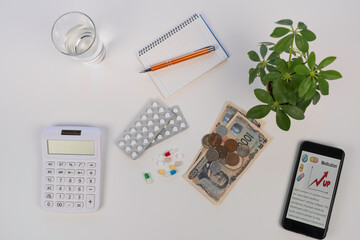 物価高による薬の値上がりと家計への負担イメージ