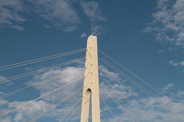 青空に映える吊り橋