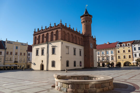 Market Square (Rynek Miejski). Town Hall (Ratusz) is example of Mannerist architecture stemming from Renaissance, former well, tenements. Tarn&oacute;w, Poland.