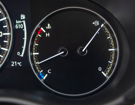 Automotive fuel gauge in the tank