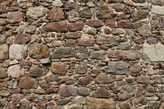 Bruchsteinmauer, r&ouml;tlicher alte Mauer aus Granitsteinen