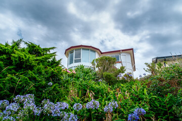 Taken at Hungry Point Reserve on the Cliff Top Walk in December 2025, this photo shows the coastline views toward Bundeena and Maianbar, with people enjoying hiking and coastal life.