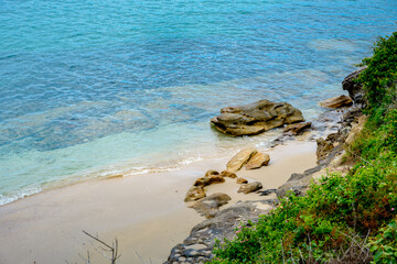 Taken at Hungry Point Reserve on the Cliff Top Walk in December 2025, this photo shows the coastline views toward Bundeena and Maianbar, with people enjoying hiking and coastal life.