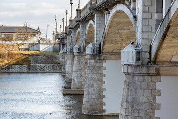 兵庫県・武庫川にかかる武庫大橋 © 木村　亨