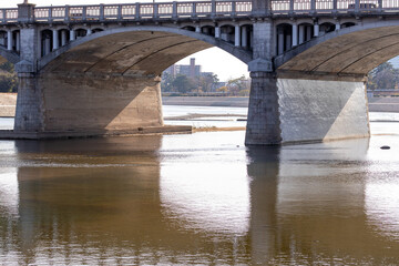 兵庫県・武庫川にかかる武庫大橋 © 木村　亨