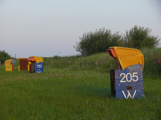 Strandk&ouml;rbe vor dem Deich in Cuxhaven