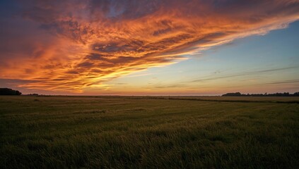 Obraz premium Landscape featuring sky and clouds during sunset, suitable for layout and editorial backdrops