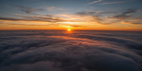 Obraz premium Scenic evening sky with natural clouds, suitable for background design or editorial layouts