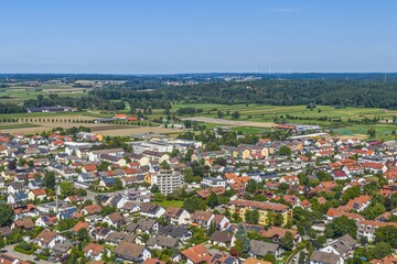 Die Gemeinde Kissing zwischen Lech und Paar in Schwaben aus der Vogelperspektive