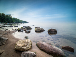 Sch&ouml;ner kleiner Strand am V&auml;tternsee in Schweden