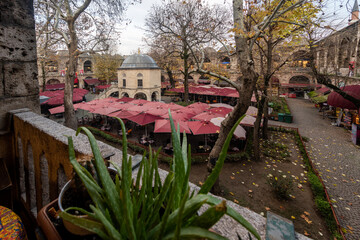 Koza Inn, located in Bursa province of Türkiye, was built in the 15th century by II. It was built by Bayezid. Today, many workplaces and cafeterias provide service in Koza Han.