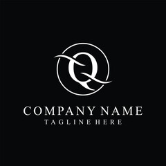 Fototapeta premium Initial letter q serif font text logo design, golden icon vector concept, circle round graphic vector template