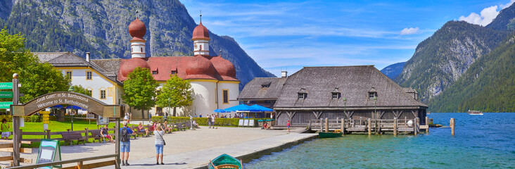 Bayerische Impressionen am K&ouml;nigssee, Deutschland. Mit der ber&uuml;hmten Wallfahrtskirche St. Bartholom&auml;.