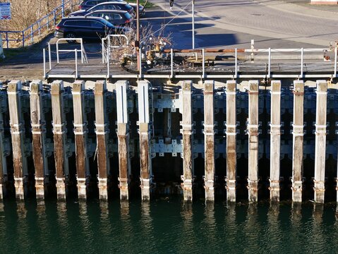 Hafenbecken im Sonnenlicht in Sassnitz