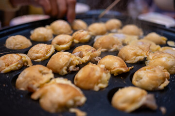 とても楽しい日本の一般家庭のたこ焼きパーティー