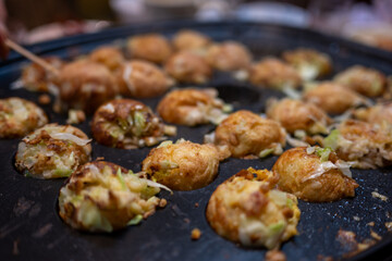 とても楽しい日本の一般家庭のたこ焼きパーティー