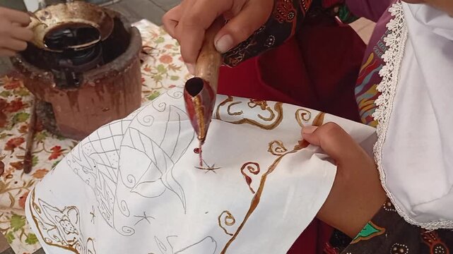 hand girl holding a canting