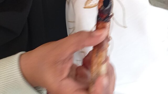 hand girl batik process