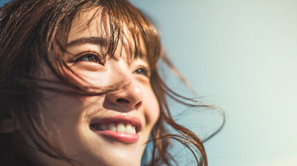 笑顔の若い女性と青空（生成AI)