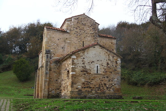 Iglesia de San miguel de Lillo