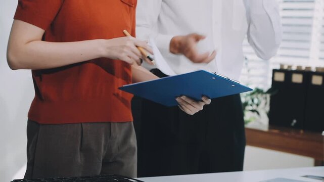 Asian woman beauty Vlogger live broadcasting cosmetic makeup tutorial sharing on social media. Business online influencer on social media concept. Online Selling. Online Shopping.