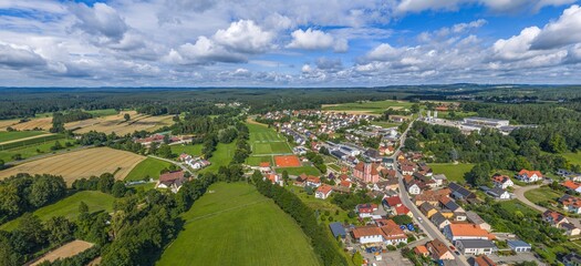Ausblick auf die Ortschaft Michelfeld bei Auerbach im Kreis Amberg-Sulzbach in Bayern