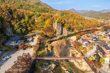 충북 단양군 사인암과 사인암리 마을의 가을 풍경