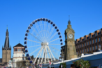 Lambertuskirche, Schifffahrtsmuseum und Riesenrad in d&uuml;sseldorf, Deutschland
