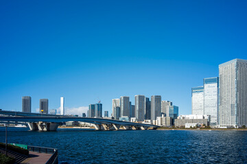 冬の青空と豊洲から見た晴海　晴海運河　東京都江東区豊洲