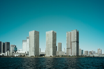 Naklejka premium 冬の青空と豊洲から見た晴海 晴海運河 東京都江東区豊洲