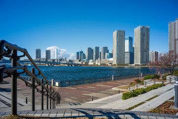 冬の青空と豊洲から見た晴海　晴海運河　東京都江東区豊洲
