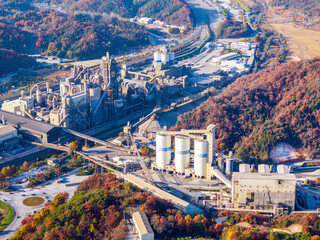 충북 단양군 시멘트채석장과 시멘트공장의 풍경