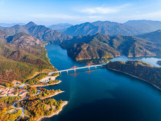 충북 옥순봉과 옥순대교의 가을 풍경