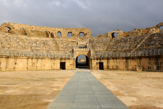 roman amphitheatre in Oudhna tunisia