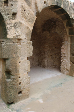 roman amphitheatre in Oudhna tunisia