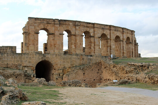 roman amphitheatre in Oudhna tunisia