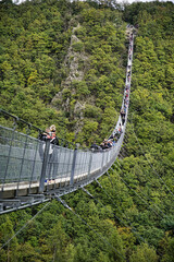 &Uuml;ber die H&auml;ngeseilbr&uuml;cke Geierlay im Hunsr&uuml;ck, Rheinland-Pfalz