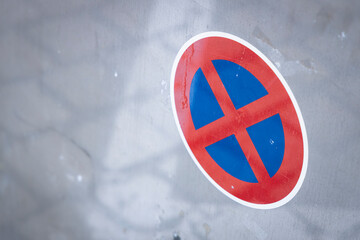 Verkehrszeichen kennzeichnet Halteverbot