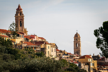Obraz premium The beautiful fishermen village of Cervo in Liguria, The italian Riviera top hill with its prominent Church of Saint John.