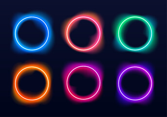 Iridescent chrome circle form organic abstract shapes. Smooth gradients reflect soft neon light and motion. Transparent PNG element for futuristic and experimental design. © Extrastock